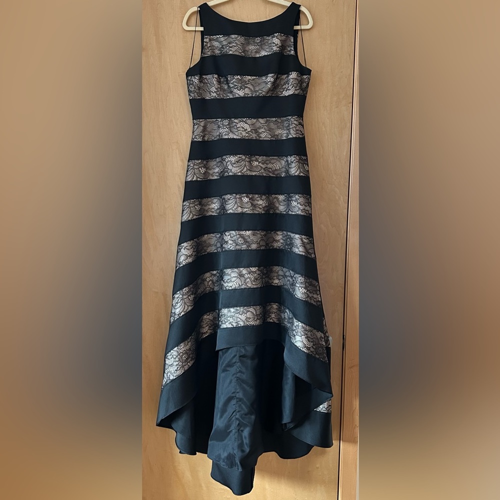Adrianna Papell | Black & Lace Gown size 10